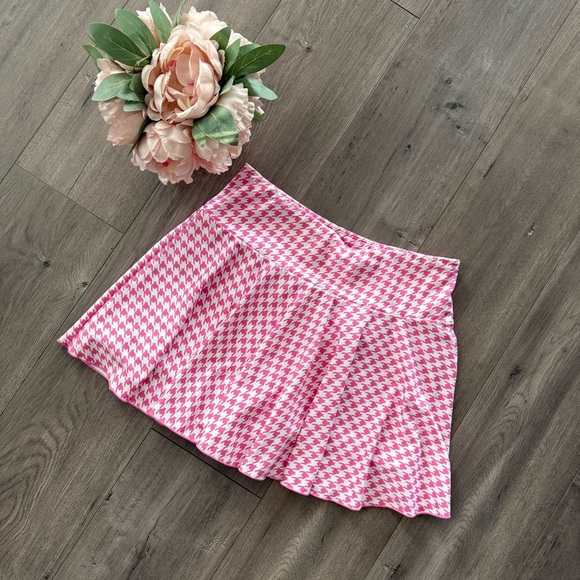 Halara Everyday High Waist Activity Skirt in Pink Houndstooth - Picture 3 of 6